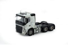 Volvo FH05 low cabin 6x4 tractor kit